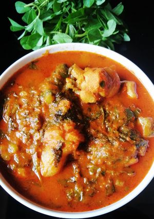 A picture of Dhaba style methi chicken gravy.
