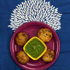 A picture of Aloo sabudana tikki.