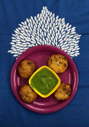 A picture of Aloo sabudana tikki.