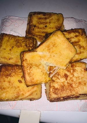 A picture of French Cheese sandwich.