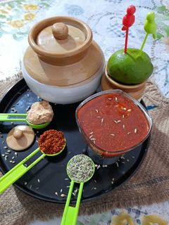 ગોળ કેરી (Gol Keri Recipe In Gujarati) રેસીપી મુખ્ય ફોટો