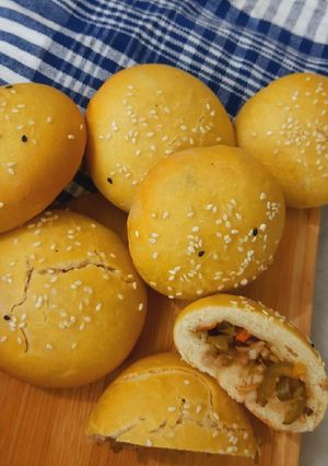 A picture of No Oven Eggless Stuffed Sesame Bun.