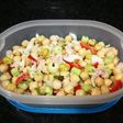 Ensalada de garbanzos con atún, pencas de apio y guindilla