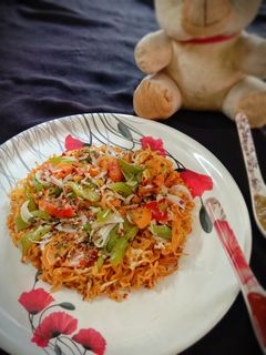 এগ নুডুলস প্যান পিৎজা(Egg noodles pan pizza recipe in Bengali) রেসিপির প্রধান ছবি