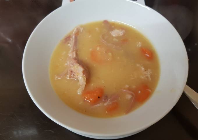 Recipe of Award-winning My Ham Shank Soup (Thick pea soup)