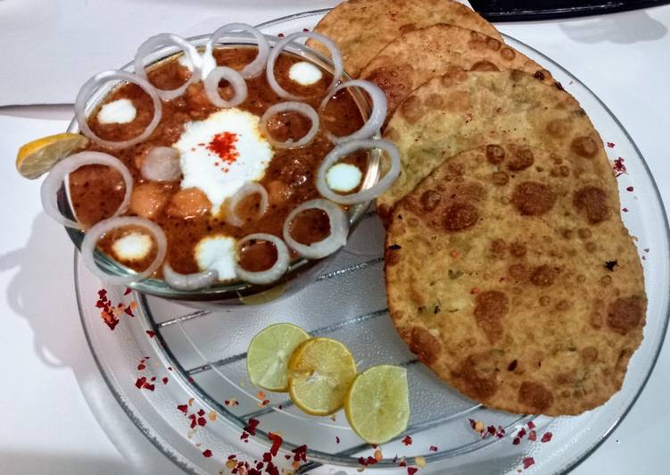 Recipe of Quick Dahi Chana with Khasta Peethi Pooris
