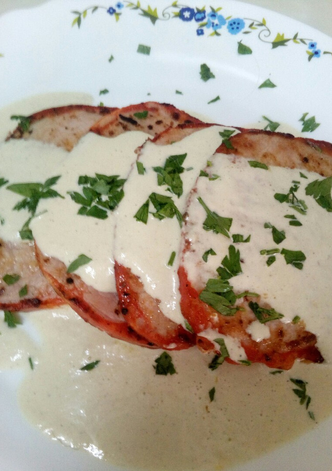 Una foto de Carne adobada con salsa de cebolla