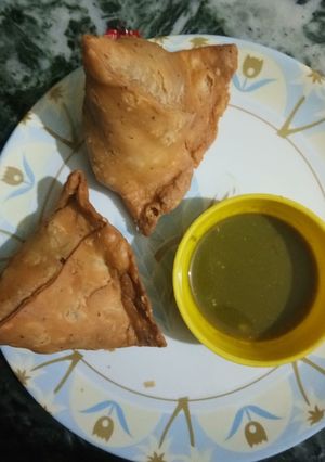 समौसे (samose recipe in Hindi) रेसिपी मुख्य फोटो