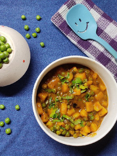 બટાકા વટાણા નું શાક (Bataka Vatana Shak Recipe In Gujarati) રેસીપી મુખ્ય ફોટો
