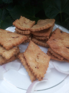 A picture of Onions crackers 😋.