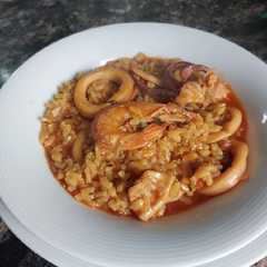Una foto de Arroz marinero meloso