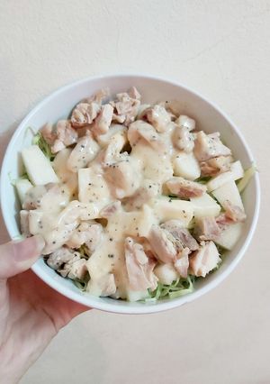 Hình của món Salad Ức gà bắp cải xanh mayonnaise.