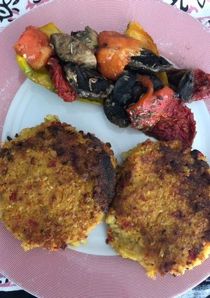 Una foto de Hamburguesa de arroz con verduras grilladas