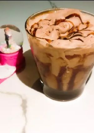चॉकलेट शेक (Chocolate shake recipe in Hindi) रेसिपी मुख्य फोटो