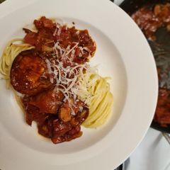 A picture of Spaghetti with roasted tomato and mushroom sauce.
