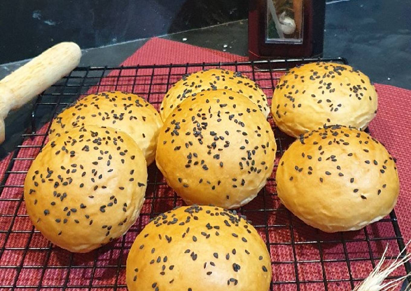 287. ROTI BURGER/BURGER BUNS TANPA TELUR dg pengoles PUTIH TELUR