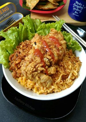 Foto resep Mie Goreng Topping Ayam Geprek