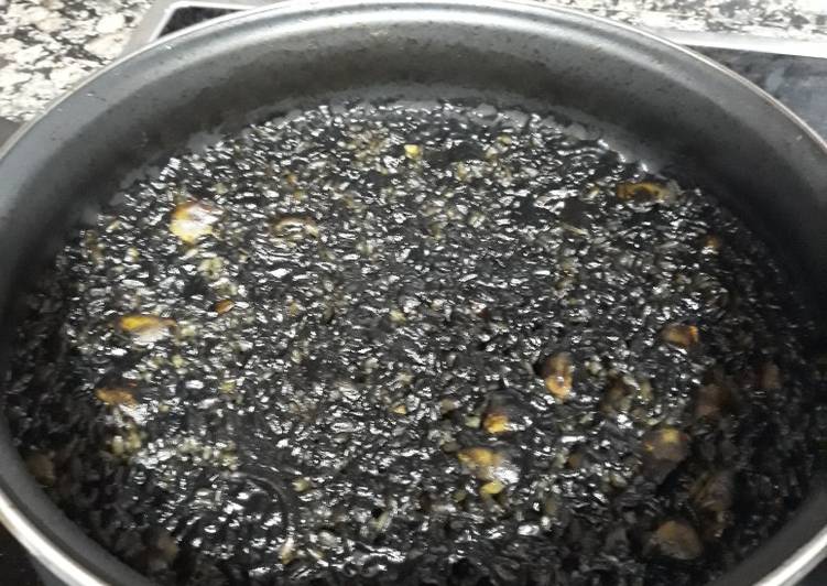 Arroz negro con calamares
