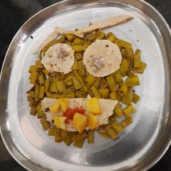 Roti and sabji emoji A picture of Roti and sabji emoji.