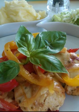 O poză a rețetei Piept de pui cu ardei la cuptor.