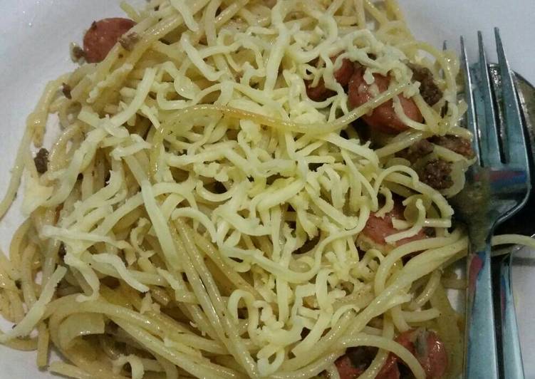 Spagethi aglio olio with chees