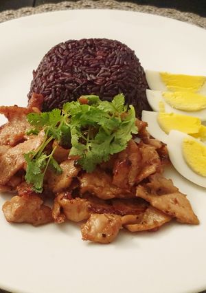 รูปของ หมูทอดกระเทียม&ข้าวไรซ์เบอรี่