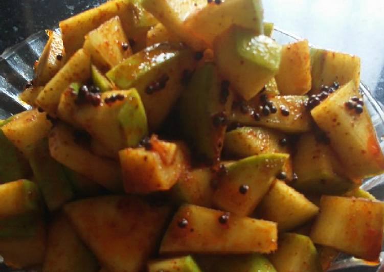 Steps to Prepare Super Quick Homemade Kairiche Karmath (Instant Mango Pickle)