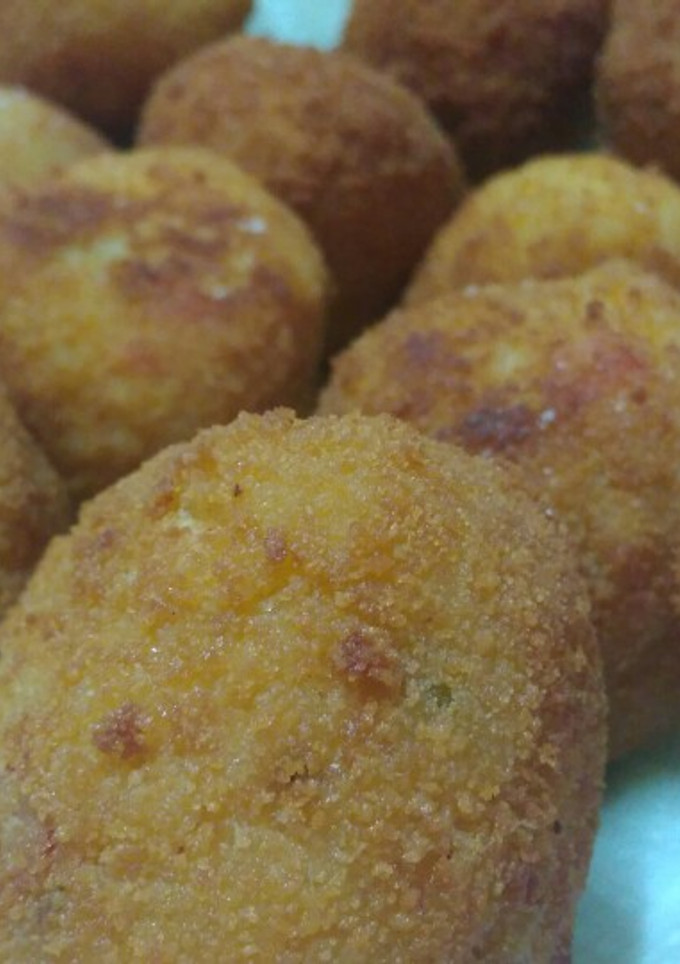Una foto de Croquetones de arroz y bacalao