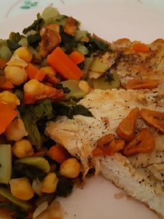Una foto de Acelgas con garbanzos y pechuga de pollo