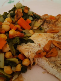 Una foto de Acelgas con garbanzos y pechuga de pollo