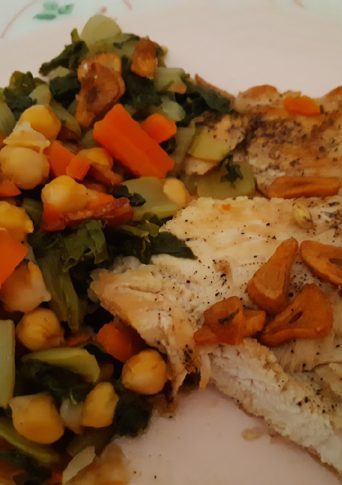 Una foto de Acelgas con garbanzos y pechuga de pollo