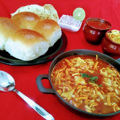 A picture of Misal pav.