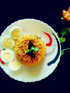 முட்டை சாதம்(egg rice) (Muttai saatham recipe in tamil) செய்முறை முக்கிய புகைப்படம்