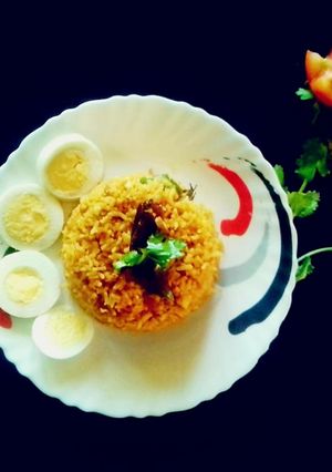 முட்டை சாதம்(egg rice) (Muttai saatham recipe in tamil) செய்முறை முக்கிய புகைப்படம்