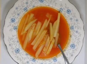 Una foto de Sopa de poro y papa