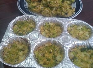 Una foto de Tortitas de brócoli y coliflor horneadas y doradas