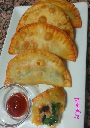 Foto principal de Empanadillas de espinaca, queso, atún y ciruelas