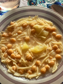 Una foto de Garbanzos con fideos