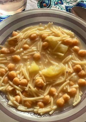 Una foto de Garbanzos con fideos