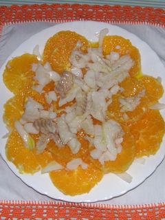 Una foto de Naranjas con bacalao