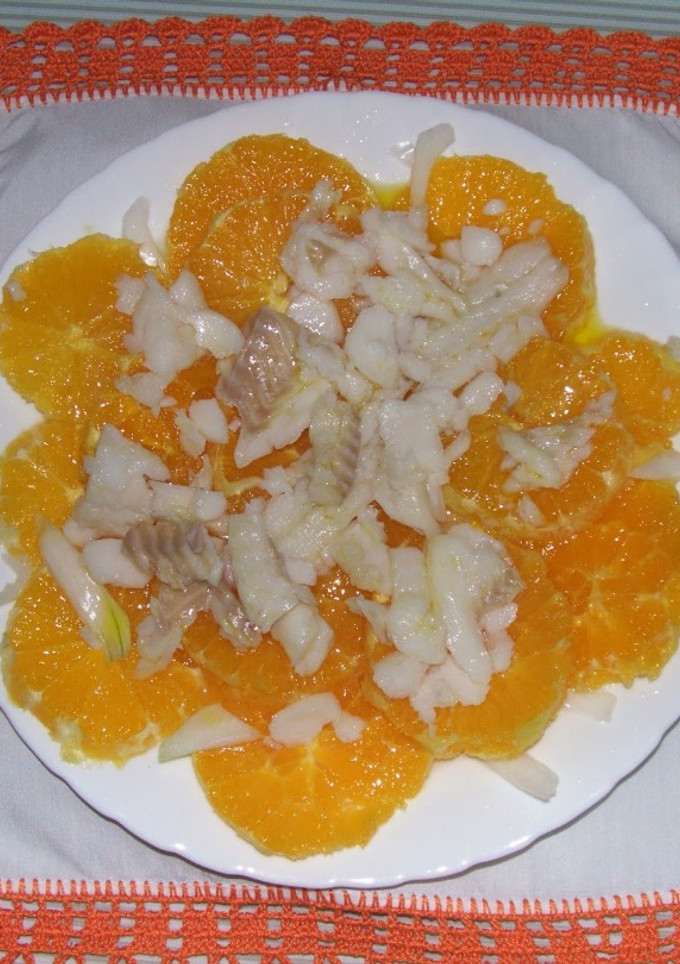 Una foto de Naranjas con bacalao