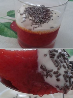 Una foto de Gelatina de naranja con yogurt griego