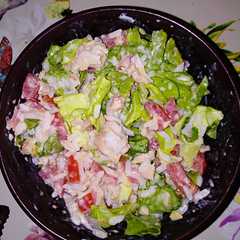 A picture of Ensalada muy fresca y rápida. También súper saludable.