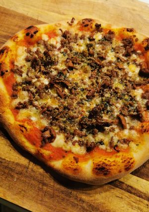Une photo de Pizza bolognaise pâte à pizza maison