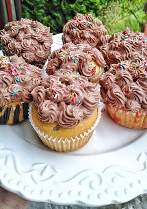Zdjęcie przepisu Muffinki waniliowe z czekoladą.