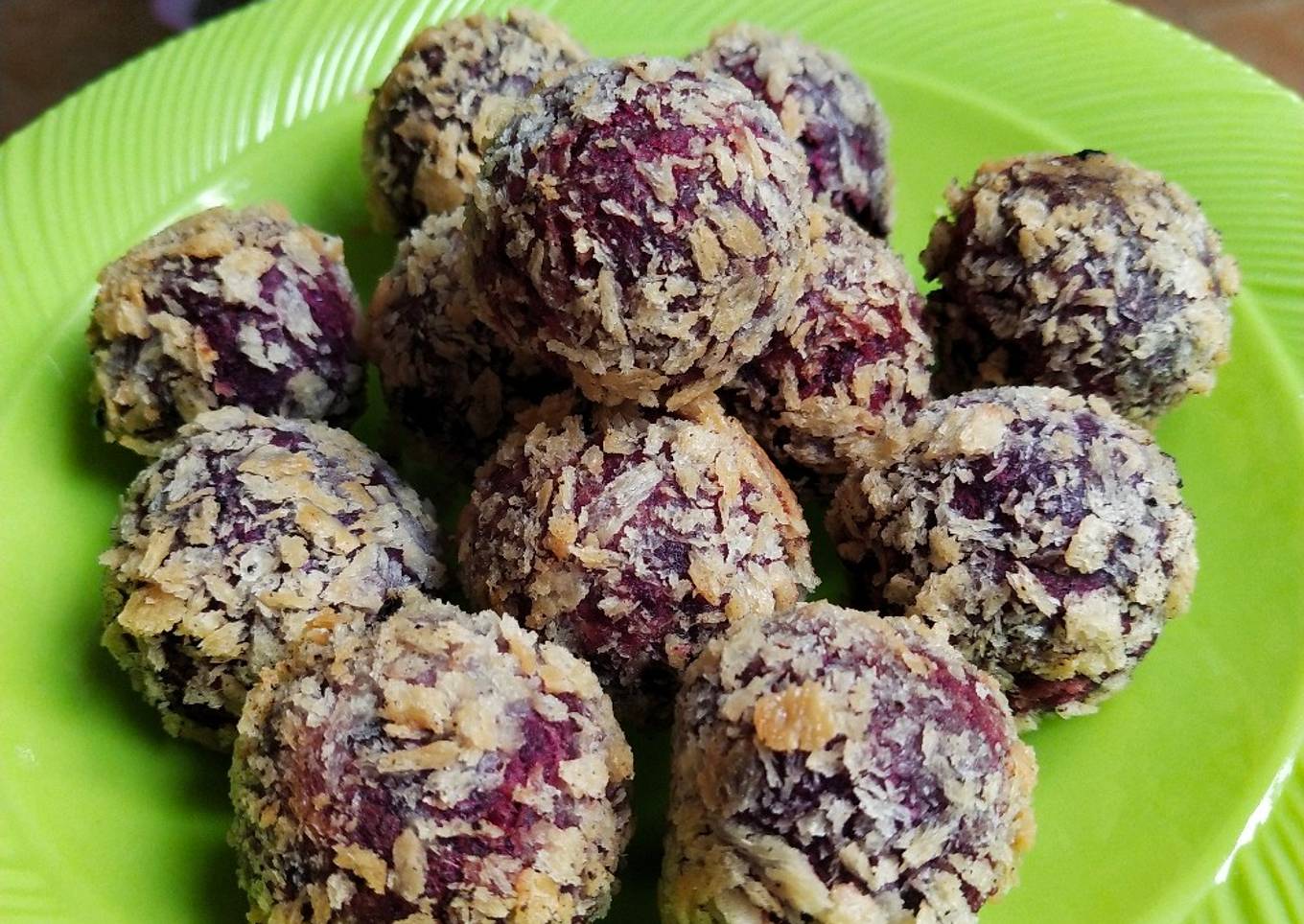 Bola-bola ubi coklat