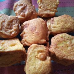 A picture of Besan coated bite sandwich.