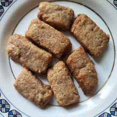 A picture of Almond biscuits.