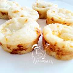 Una foto de Arepa de quesos o amasijos de harina de maíz y almidón de yuca relleno dulce y salado (2 recetas en 1)