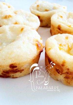 Una foto de Arepa de quesos o amasijos de harina de maíz y almidón de yuca relleno dulce y salado (2 recetas en 1)